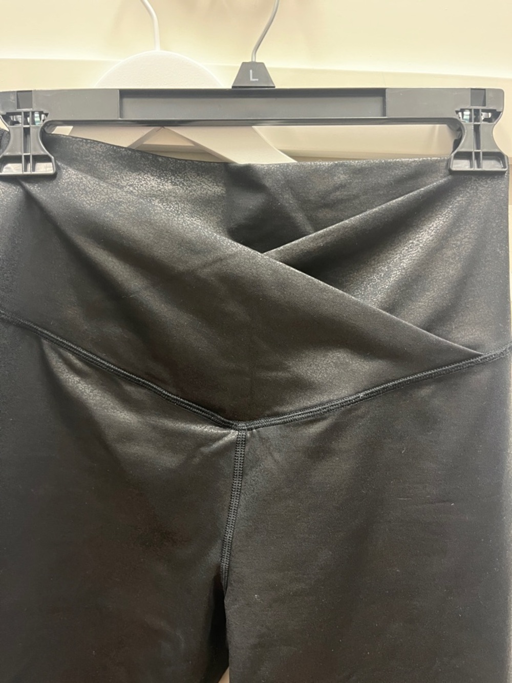 High-Waist Black V-Waist Leggings